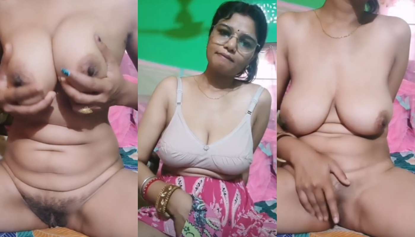 Glasses Horny Bhabhi Showing Masturbating